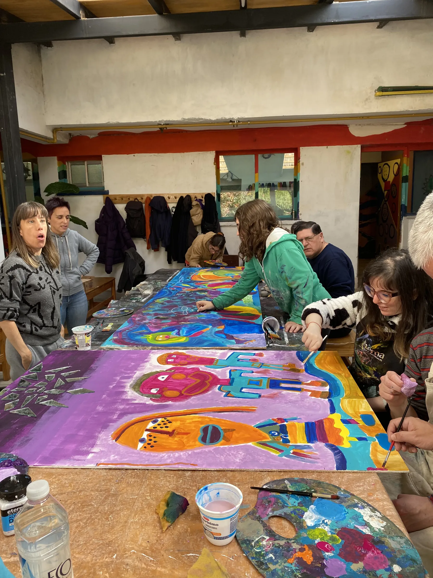 Taller artístico internacional con participantes del festival